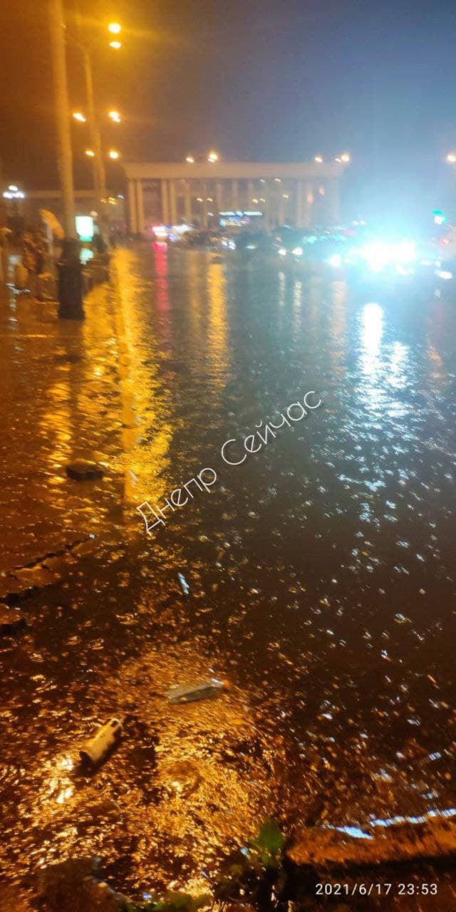 Потоп возле вокзала - фото: tg Dnepr_Black