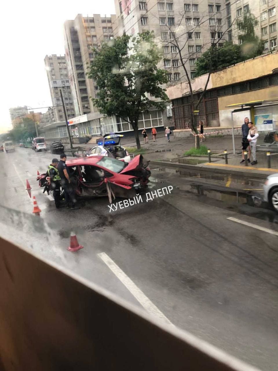 Серьезное ДТП на Набережной Победы - фото: tg ХД