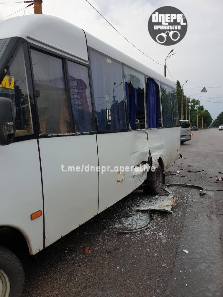 Пострадали несколько пассажиров - фото: tg dnepr_operative