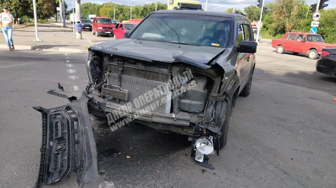 "Хонде" тоже досталось / фото: tg Днепр оперативный