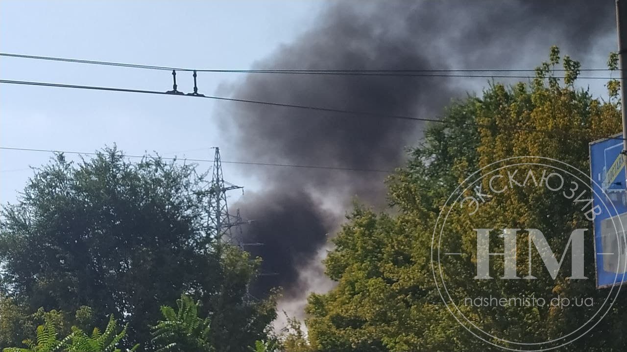 Столбы дыма - фото: nashemisto.dp.ua