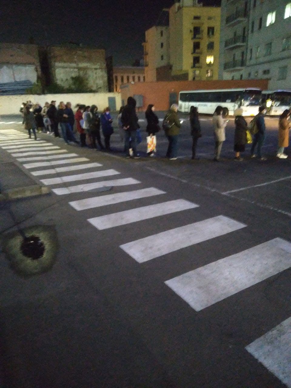 Люди не могли уехать долго - фото: tg Городской транспорт Днепра