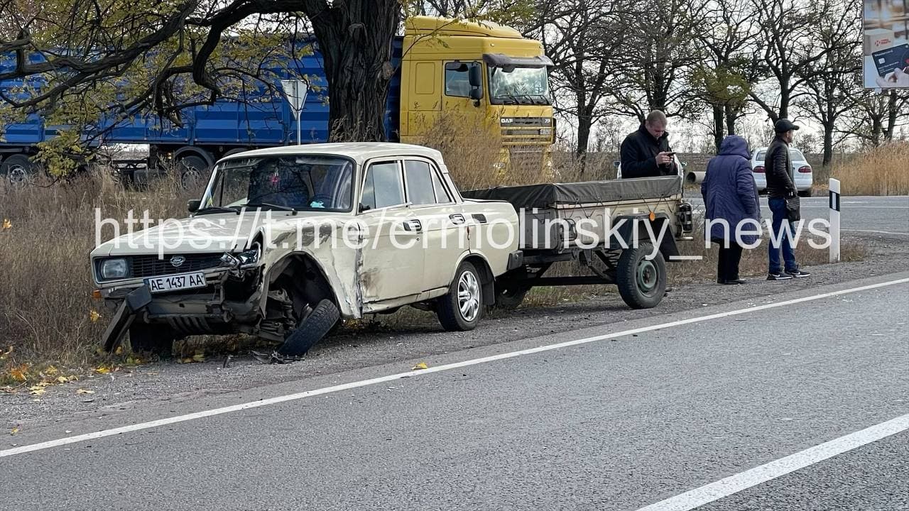 На трассе столкнулись пять машин  - фото: tg Олег Ермолинский