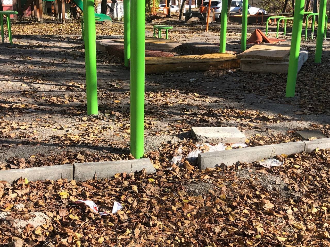 Здесь играют дети - фото: t.me/hyevuy_dnepr