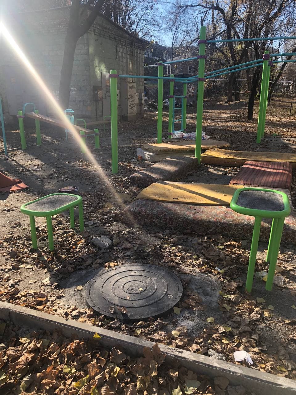 Дети принесли матрасы - фото: t.me/hyevuy_dnepr