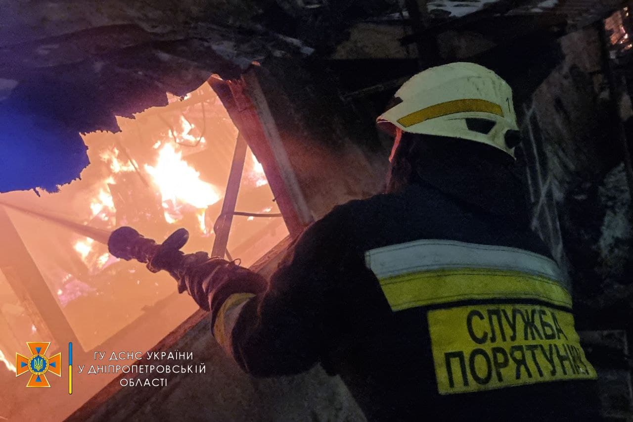 На место приехали несколько бригад спасателей - || фото: dp.dsns.gov.ua