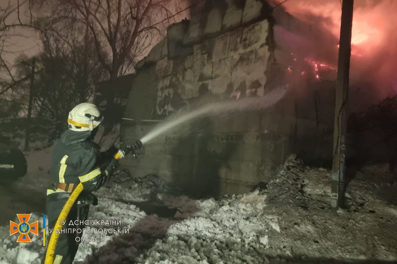 Пожар тушили два часа - || фото: dp.dsns.gov.ua