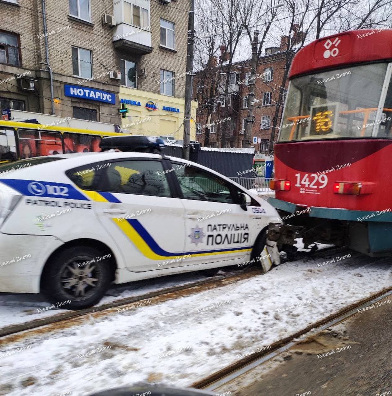 В Днепре произошло ДТП с участием патрульных - || фото: t.me/huevyydnepr