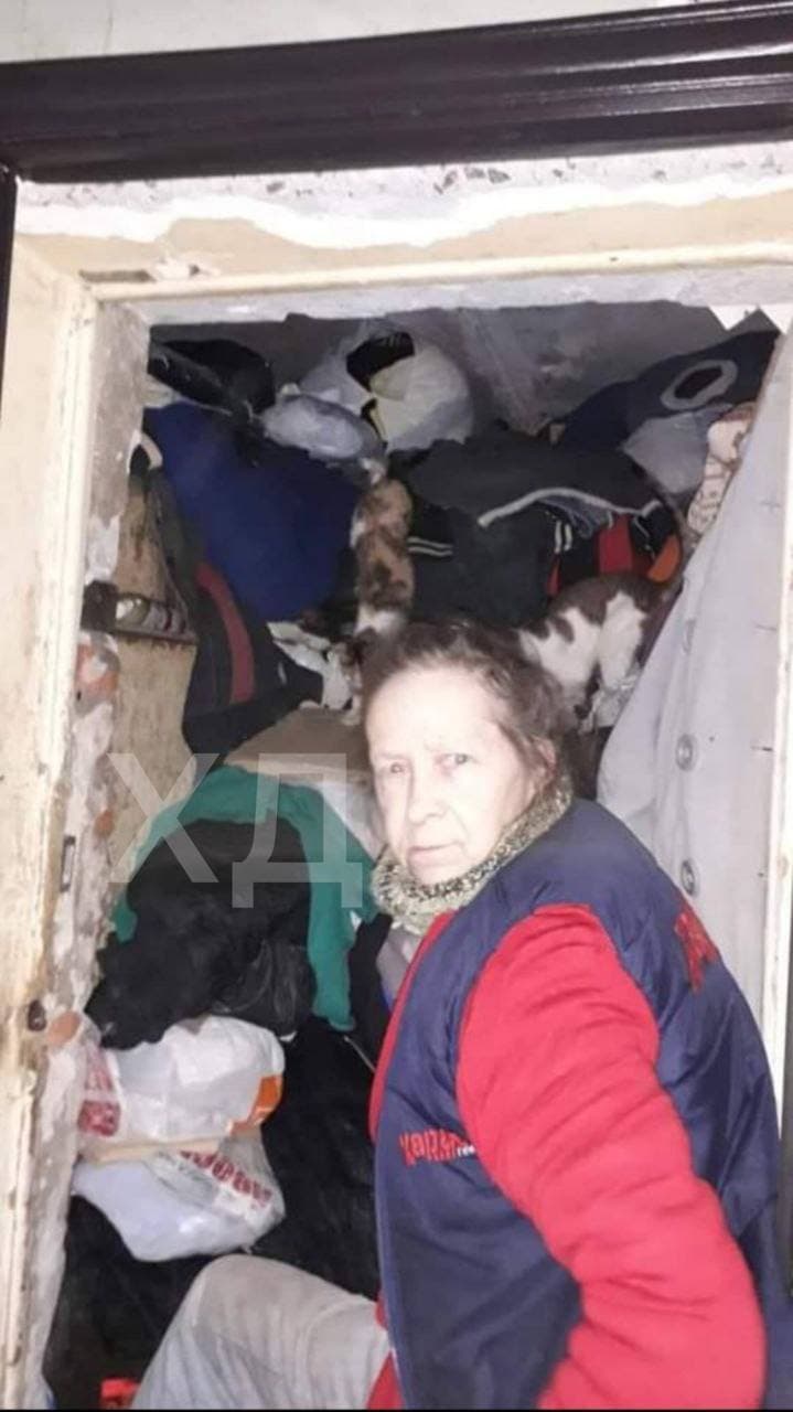 В Днепре женщина завалила свою комнату мусором - || фото: @hyevuydnepr