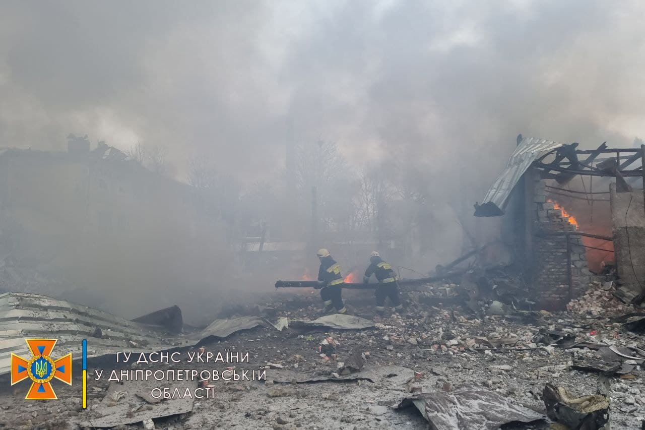 Из-з взрыва случился пожар - || фото: dp.dsns.gov.ua