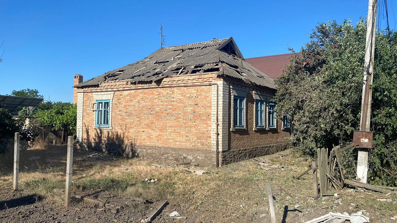 У дома повреждена крыша – || фото: t.me/mykola_lukashuk