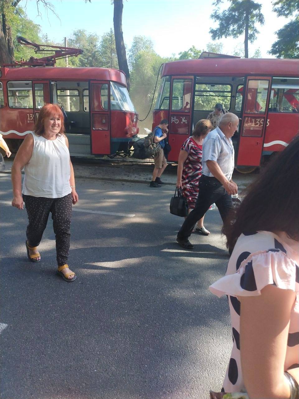 В Днепре в ДТП попал трамвай – || фото: t.me/hyevuy_dnepr