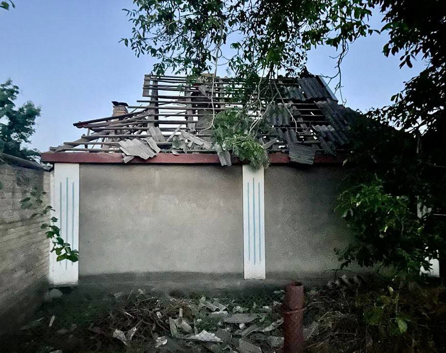 Пошкоджені будинки - || фото: t.me/dnipropetrovskaODA