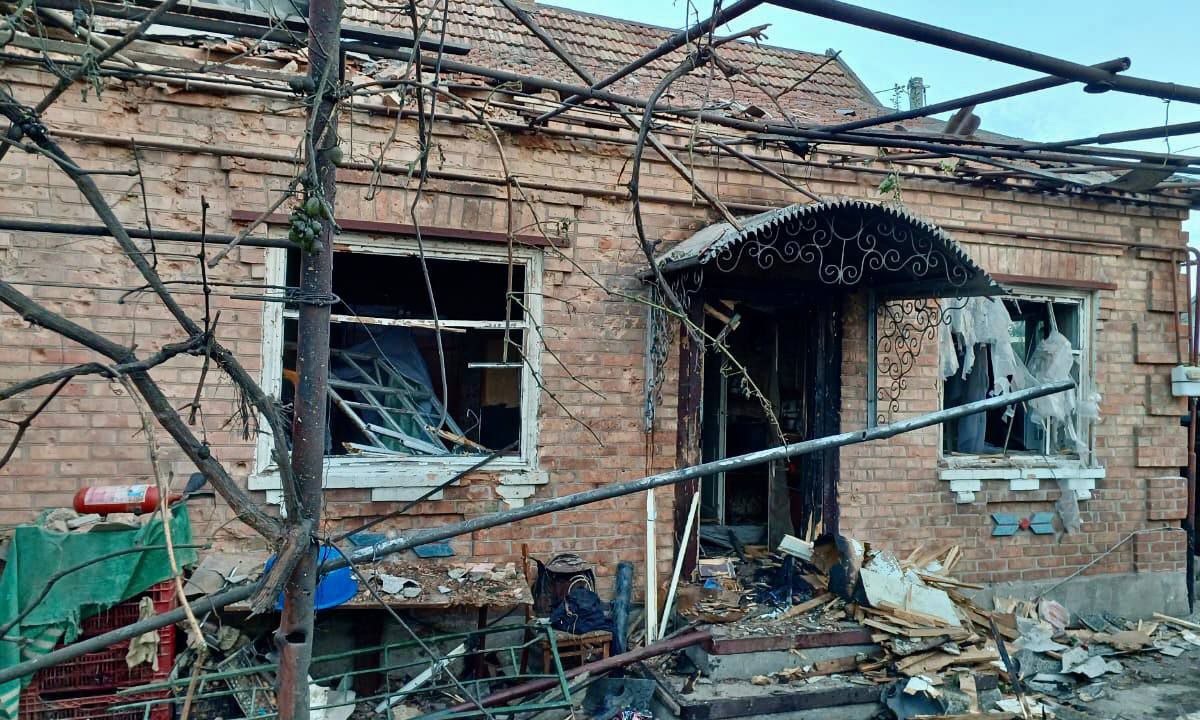 Внаслідок обстрілів пошкоджені будинки - || фото: t.me/dnipropetrovskaODA