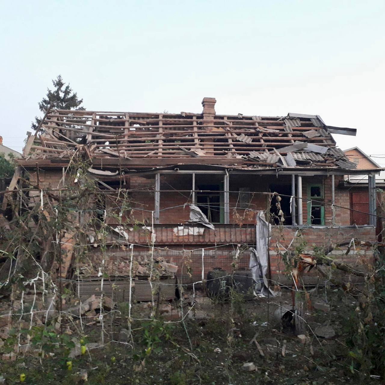Внаслідок обстрілу зруйновані будинки - || фото: t.me/mykola_lukashuk