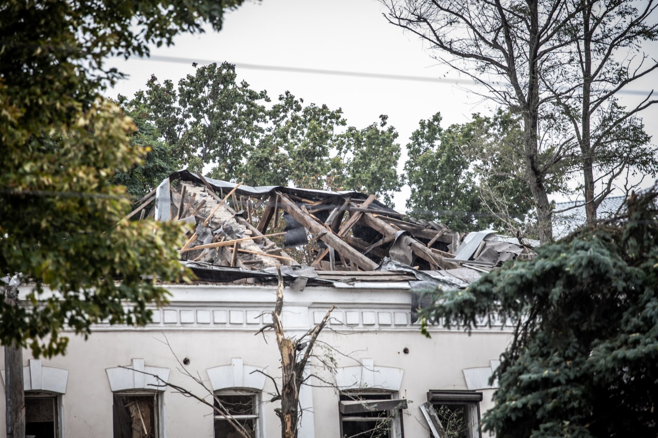 Разбитые крыши - || фото: adm.dp.gov.ua
