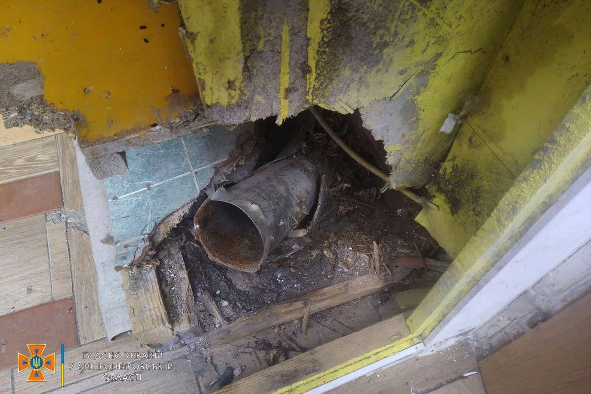 Вражеский снаряд в доме – || фото: t.me/mykola_lukashuk