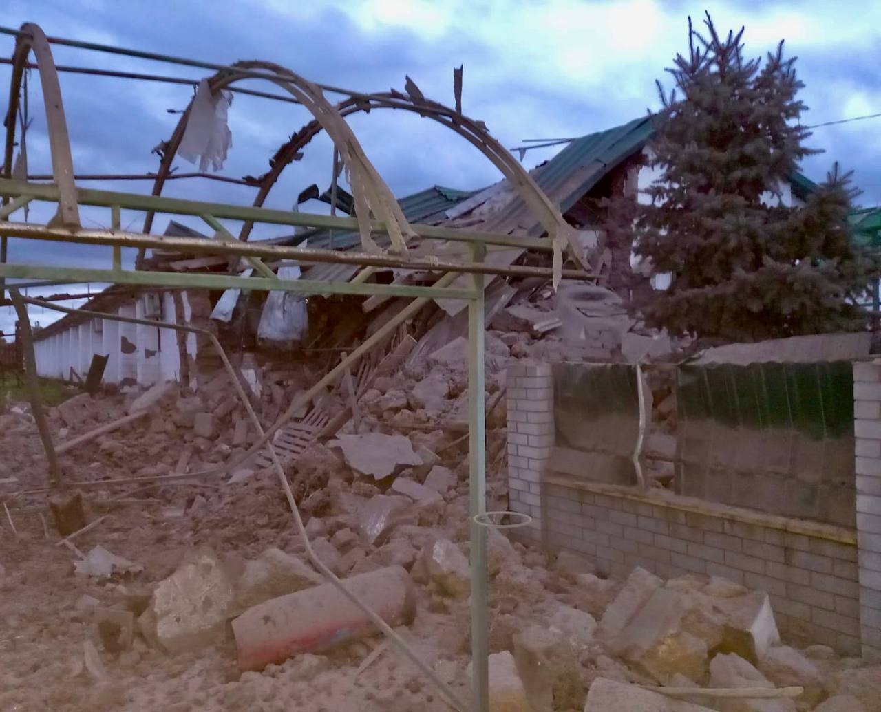 В результате обстрела разрушены дома - || фото: t.me/dnipropetrovskaODA