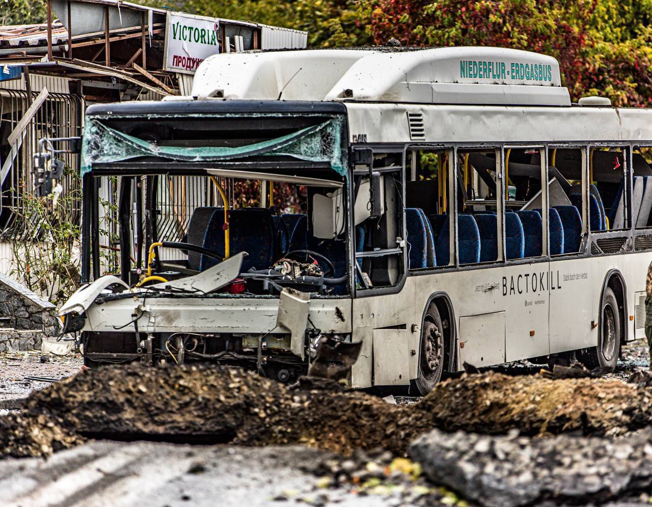 Автобус после ракетного удара – || фото: t.me/dnipropetrovskaODA