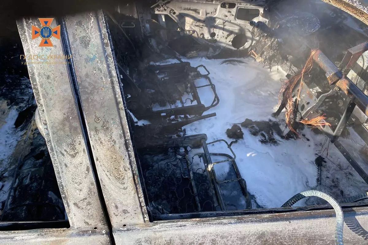 При движении сгорел автомобиль - || фото: dp.dsns.gov.ua