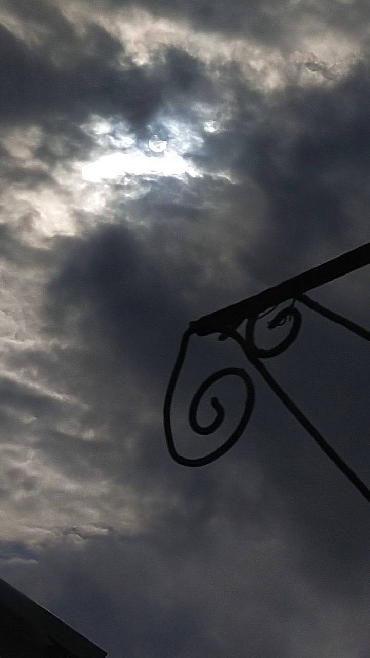 Сегодня можно было увидеть солнечное затмение – || фото: t.me/hyevuy_dnepr