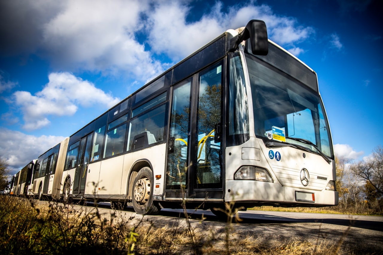 Автобусы большие и комфортные – || фото: adm.dp.gov.ua