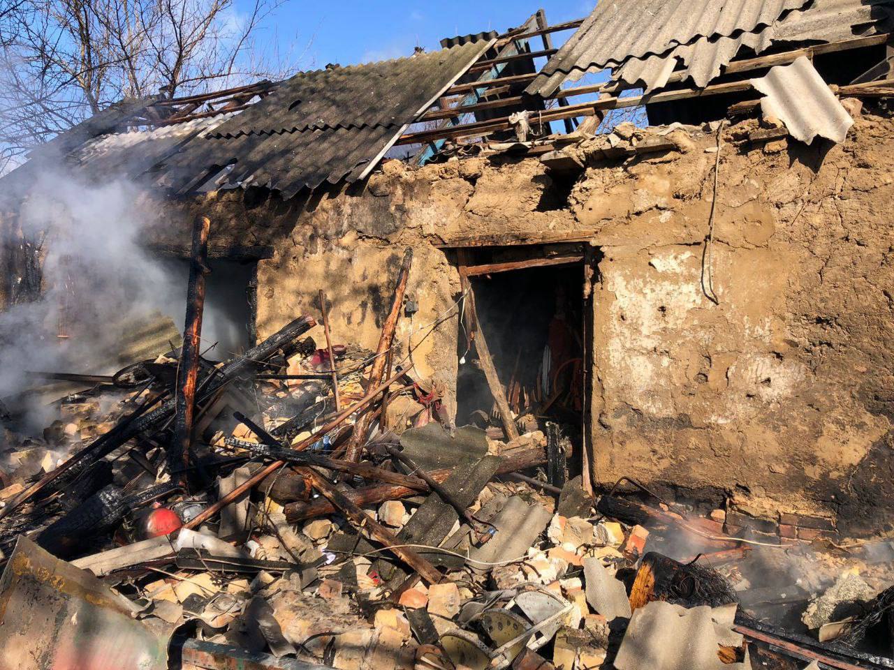 Унаслідок обстрілу пошкоджені будинки - || фото: t.me/dnipropetrovskaODA
