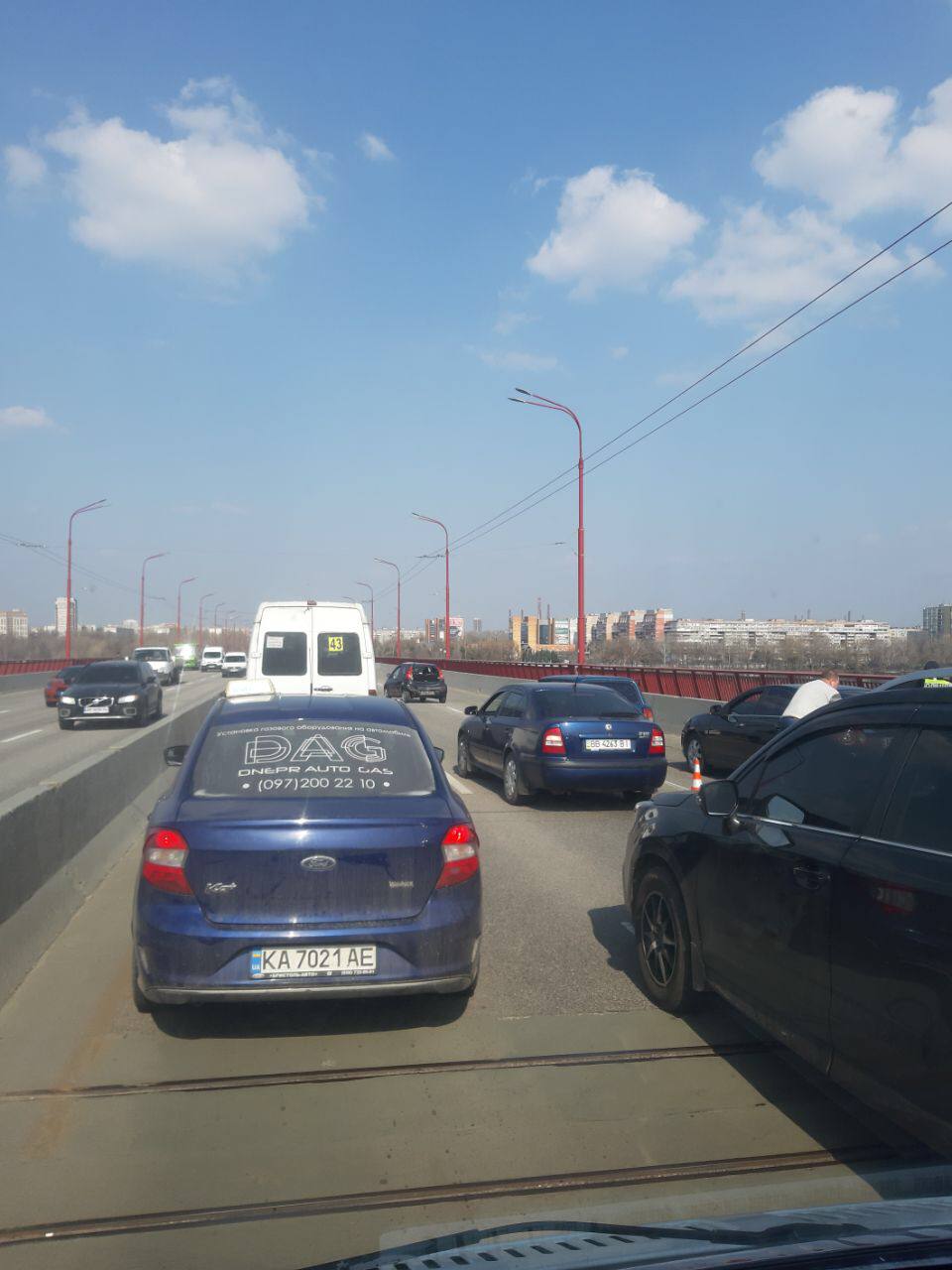 На Новом мосту в Днепре произошло ДТП - || фото: t.me/dtpiprobkidnepr