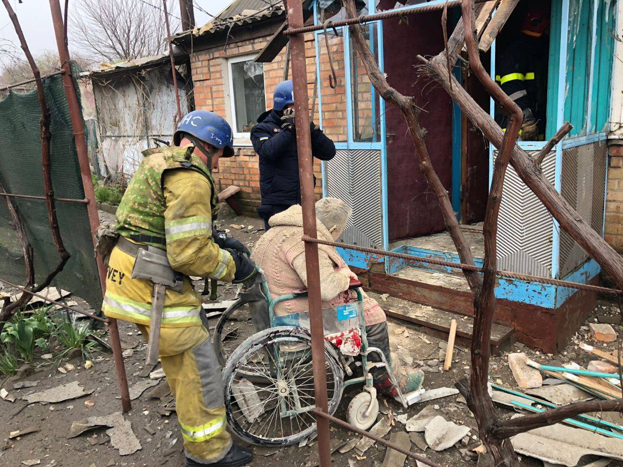 З-під завалів врятували людей - || фото: t.me/dnipropetrovskaODA