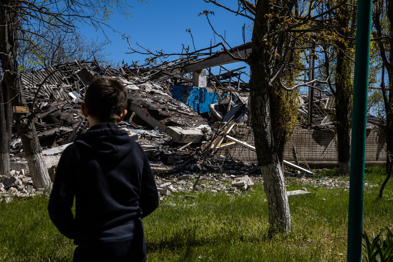 В селе разрушена школа – || фото: adm.dp.gov.ua