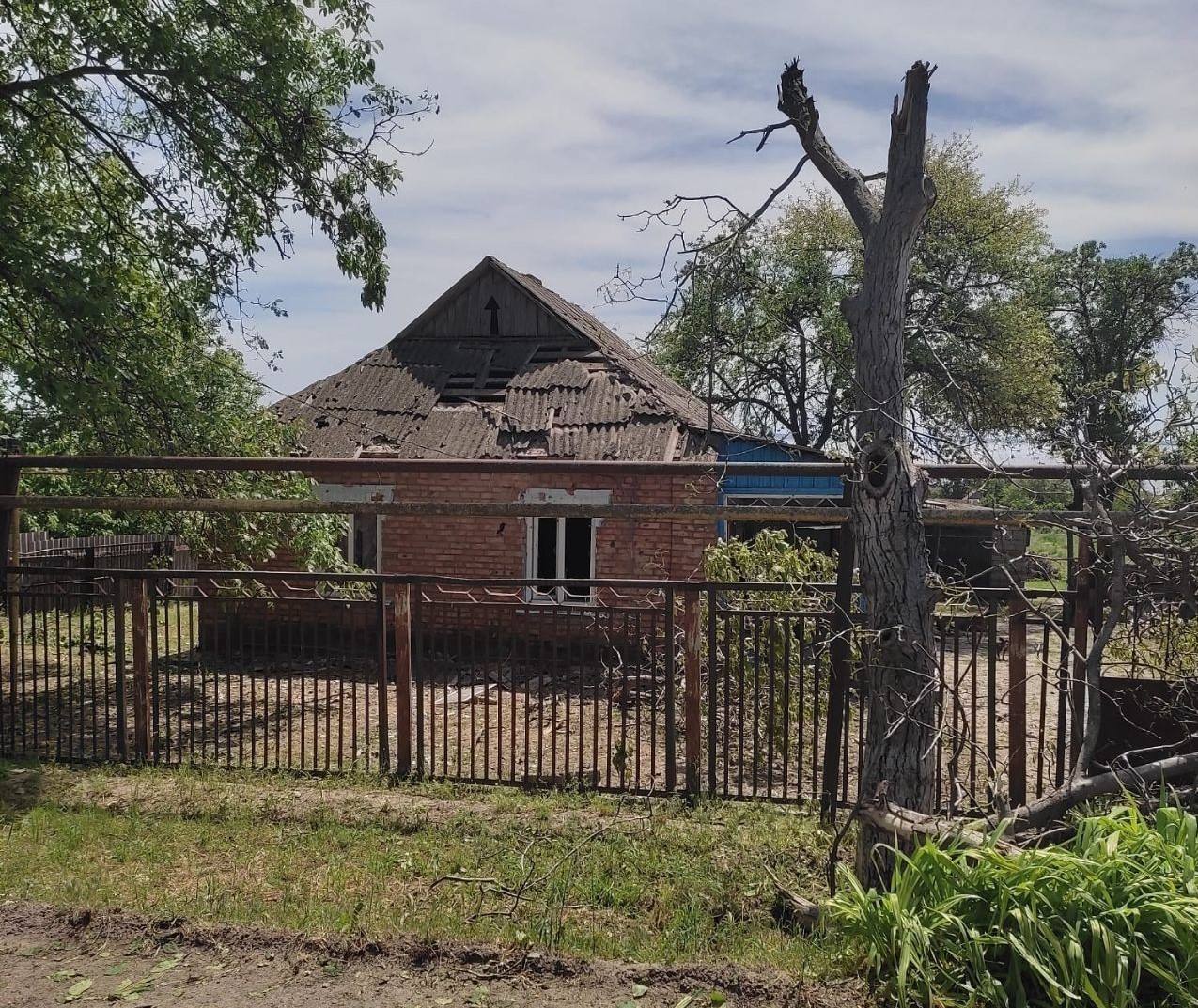 Унаслідок обстрілів пошкоджені будинки - || фото: t.me/dnipropetrovskaODA