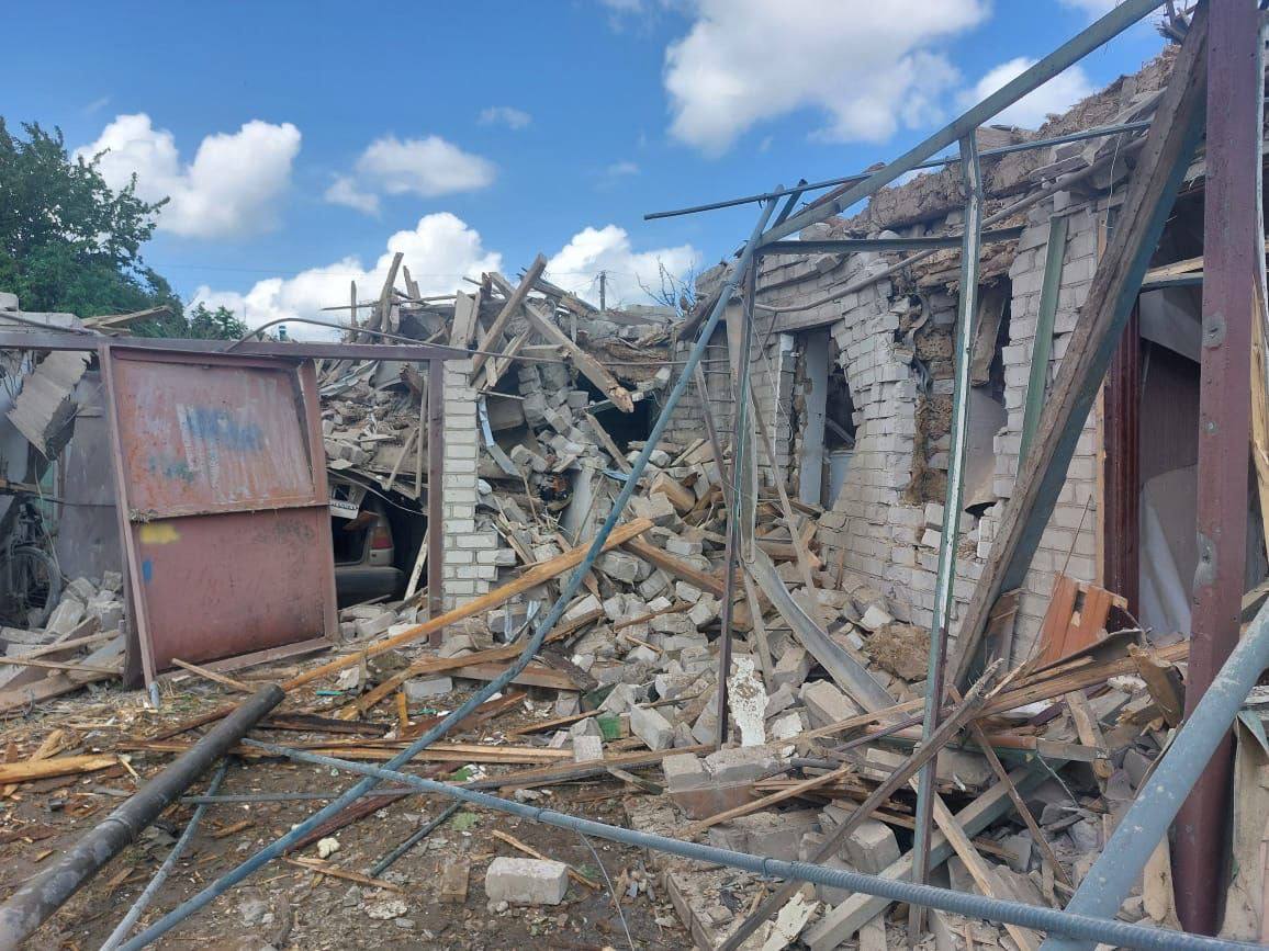 В результате обстрела разрушен дом - || фото: t.me/dnipropetrovskaODA