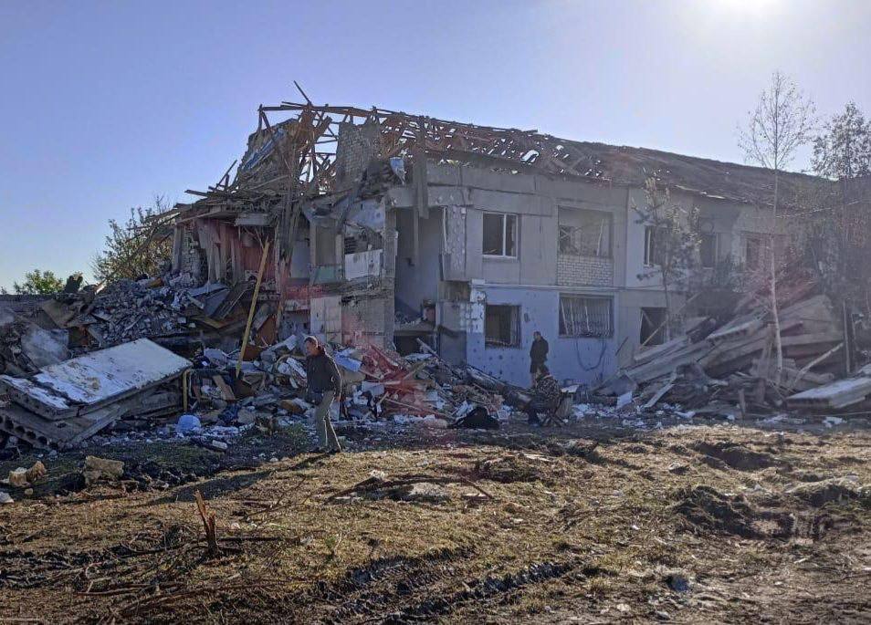 Унаслідок удуару був зруйнований будинок - || фото: t.me/dnipropetrovskaODA