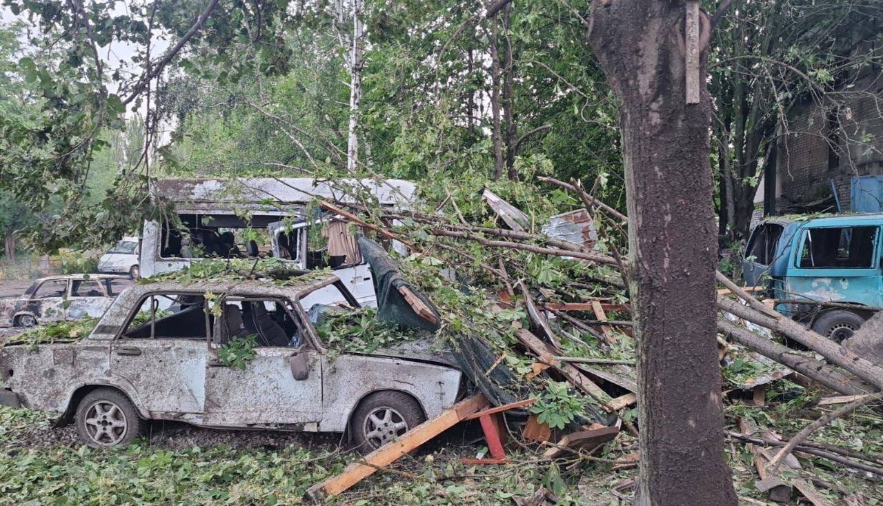 Окупанти вдарили по будинку - || фото: t.me/dnipropetrovskaODA