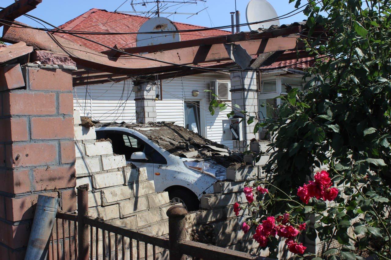 В результате обстрела повреждены дома - || фото: t.me/dnipropetrovskaODA