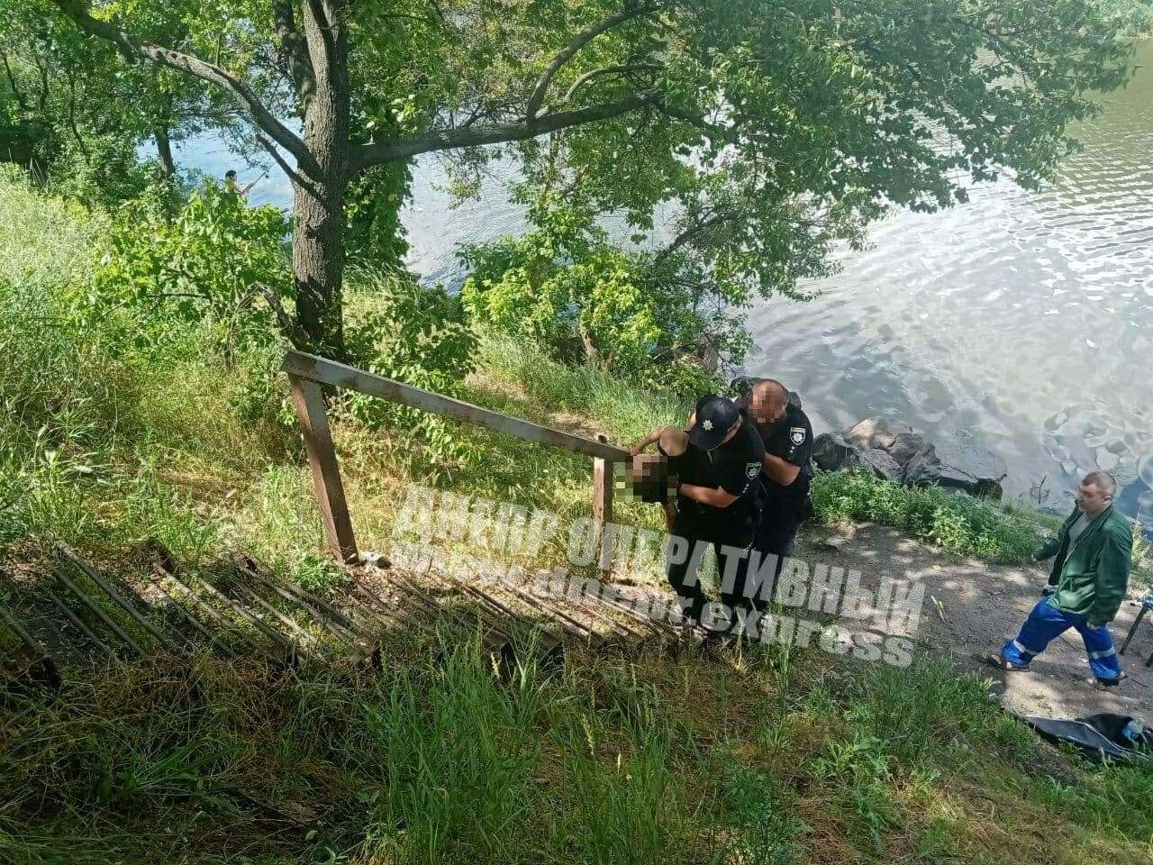 Ее вытащили из воды - фото: dnepr.express