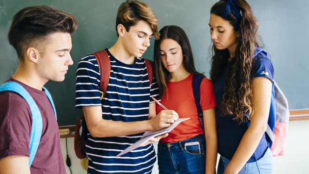 Школьники - фото: freepik.com