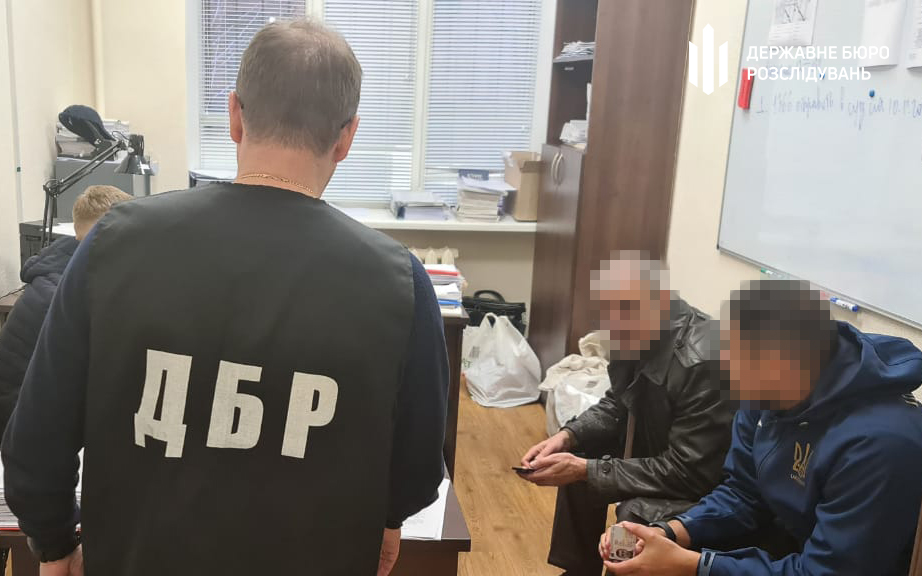Патрульные угодили в драку в кафе - || фото: dbr.gov.ua