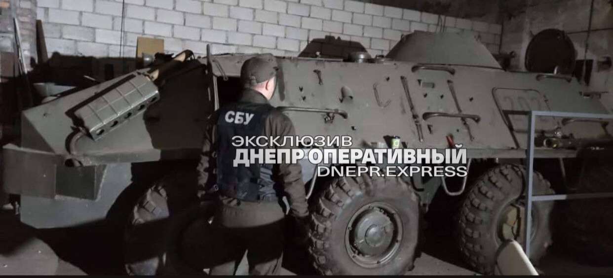 У гаражі чиновника з Дніпропетровської області знайшли БТР - || фото: dnepr.express