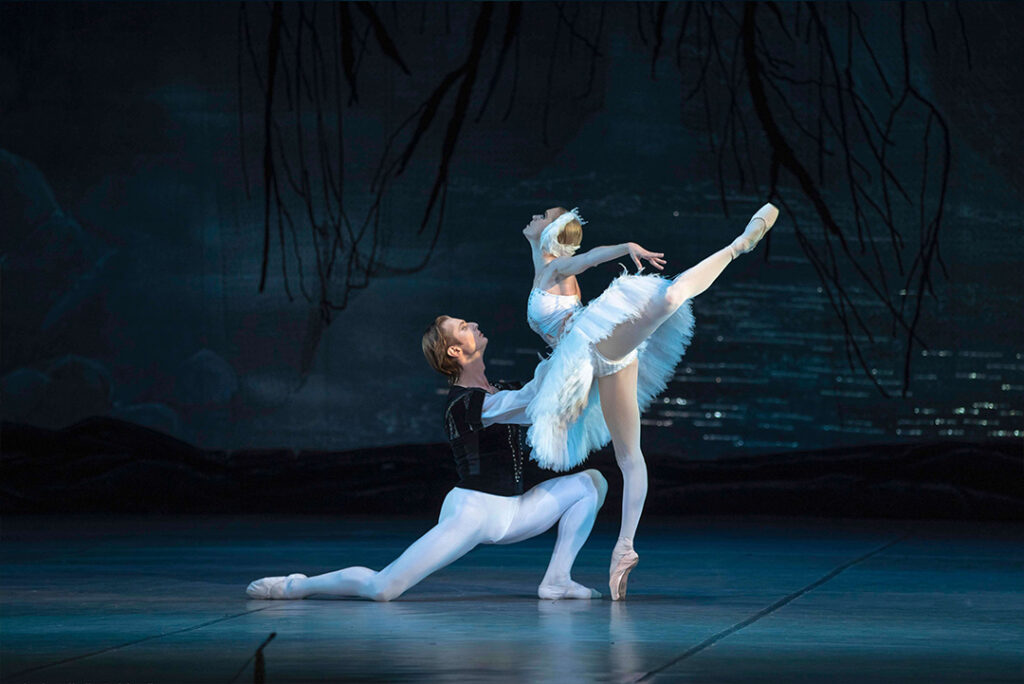Лебединое озеро - || фото: opera-ballet.com.ua