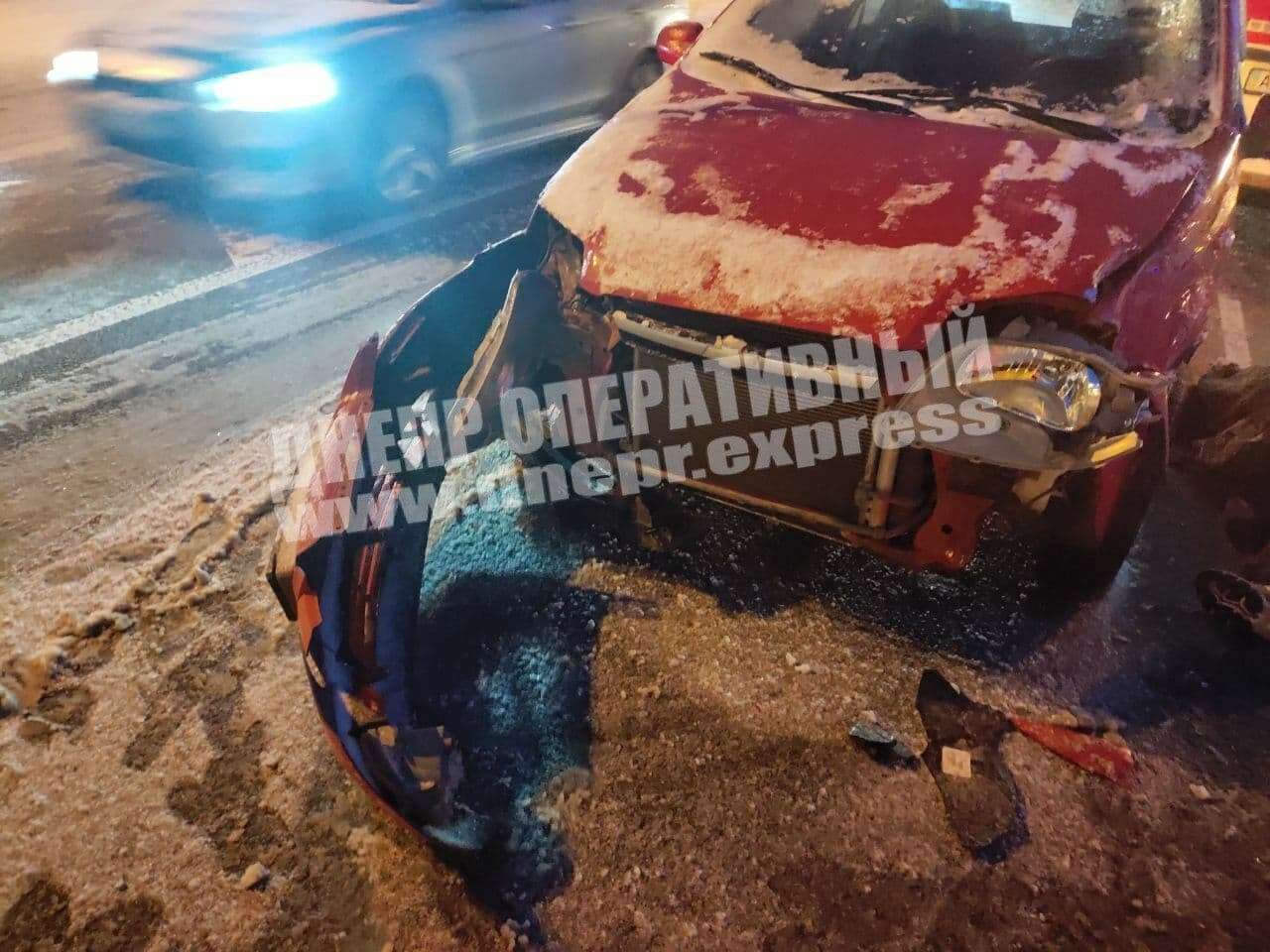 Водителя легковушки спасти не удалось / фото: Днепр оперативный