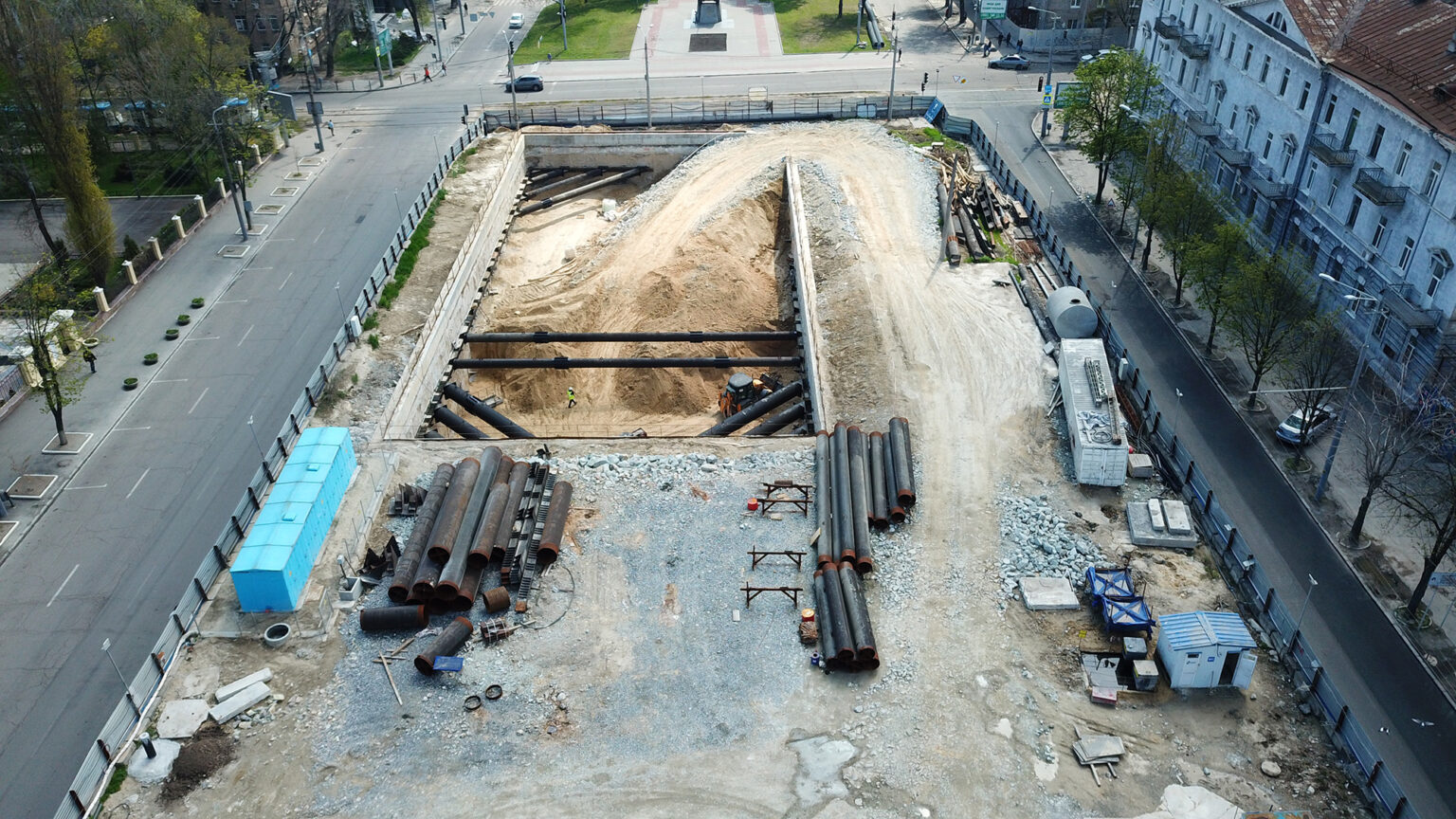 Котлован на станции "Музейной" - фото: metro.dp.ua