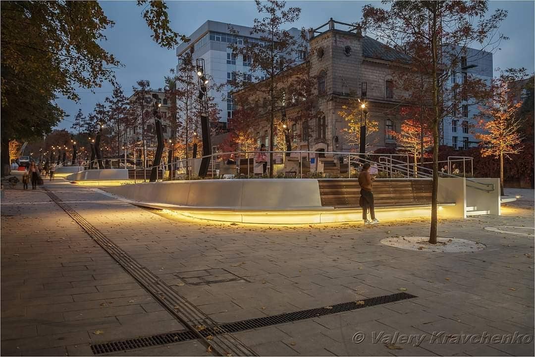 Улица Яворницкого ночью / фото: fb Валерий Кравченко