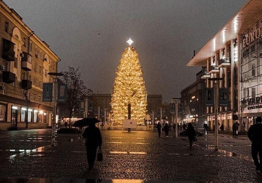 Возле главной городской елки пройдут праздничные мероприятия - || фото: instagram.com/huevyi_dnepr