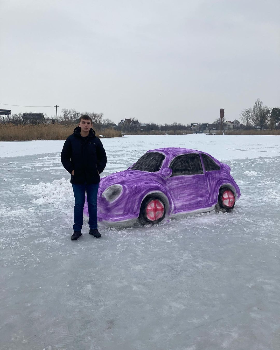 Снежная фигура получилась очень необычной / фото: virov_v