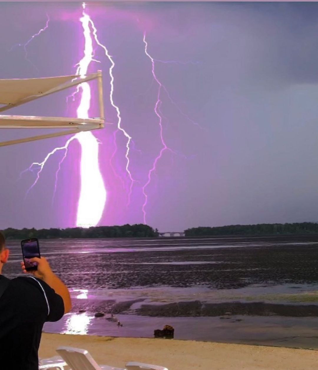 Молния - Фото: tg ХД