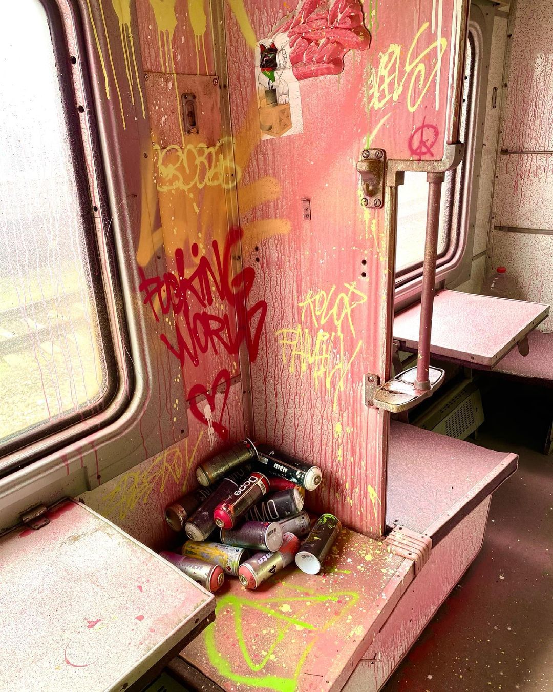 Вагон находится в Мариуполе - фото: inst zdesroy