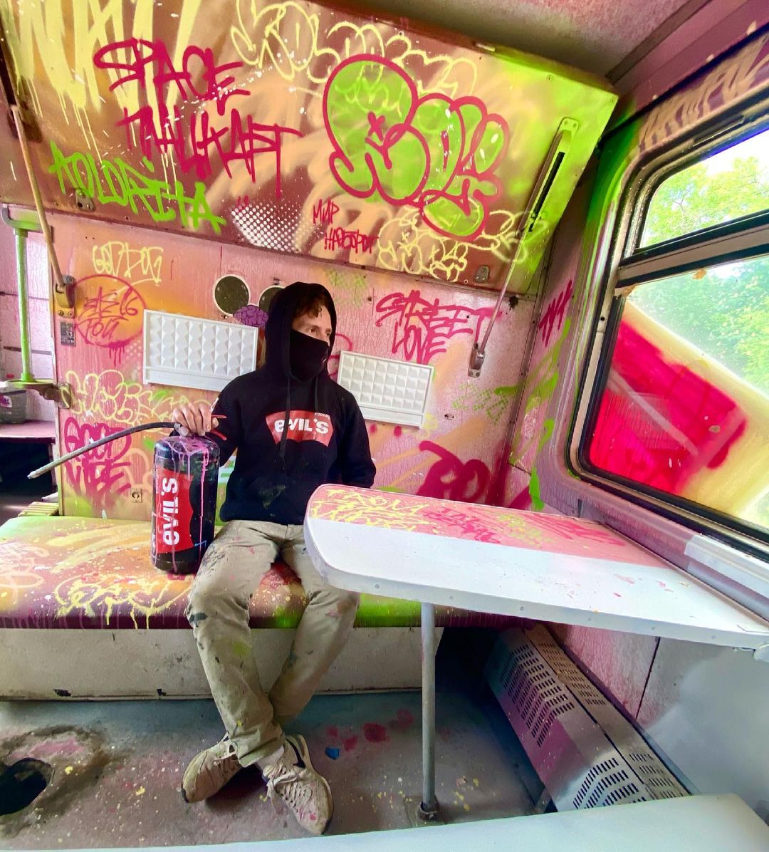 Было бы интересно проехаться в таком вагоне - фото: inst zdesroy