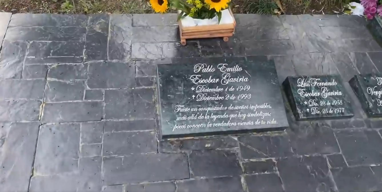 Надгробная плита - фото: fb Mykhailo Lysenko