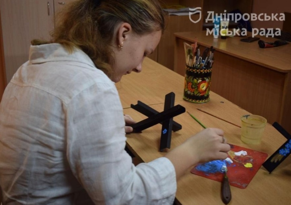 В Днепре производят противотанковые ежи в виде сувениров - || фото: dniprorada.gov.ua